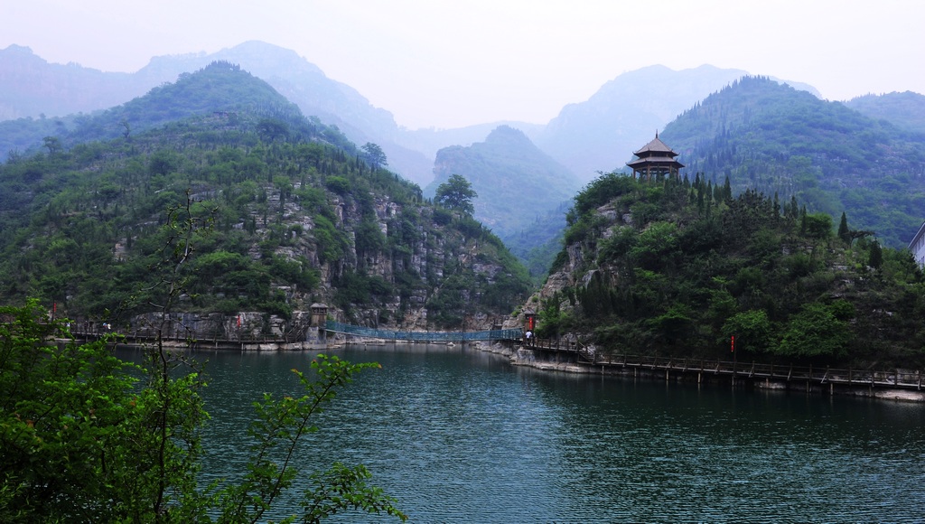青山绿水共为邻.jpg
