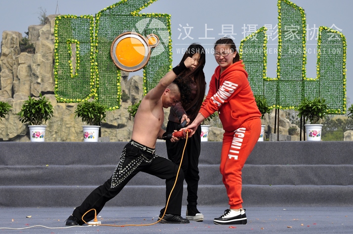 电钻穿身