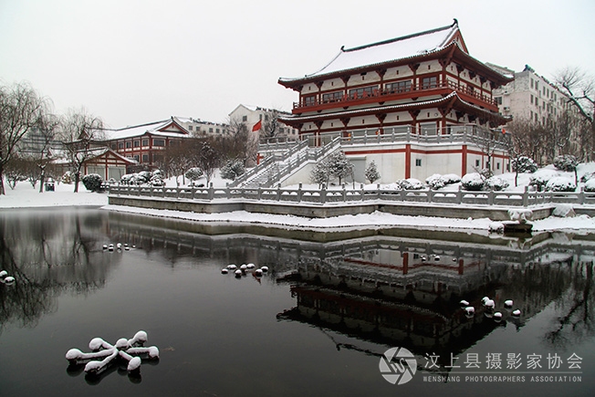 汶上礼佛大道雪景照片