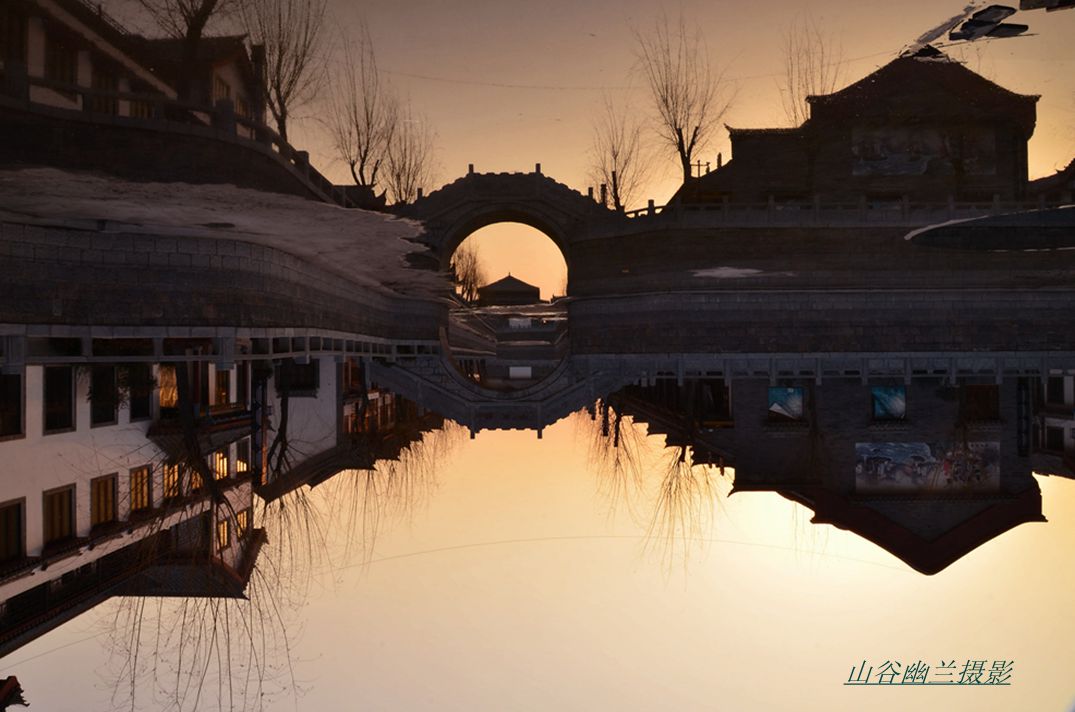 古城夕阳余晖中，.jpg