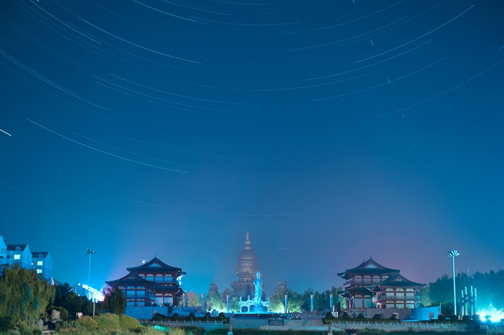 菩萨广场之夜_副本_副本.jpg