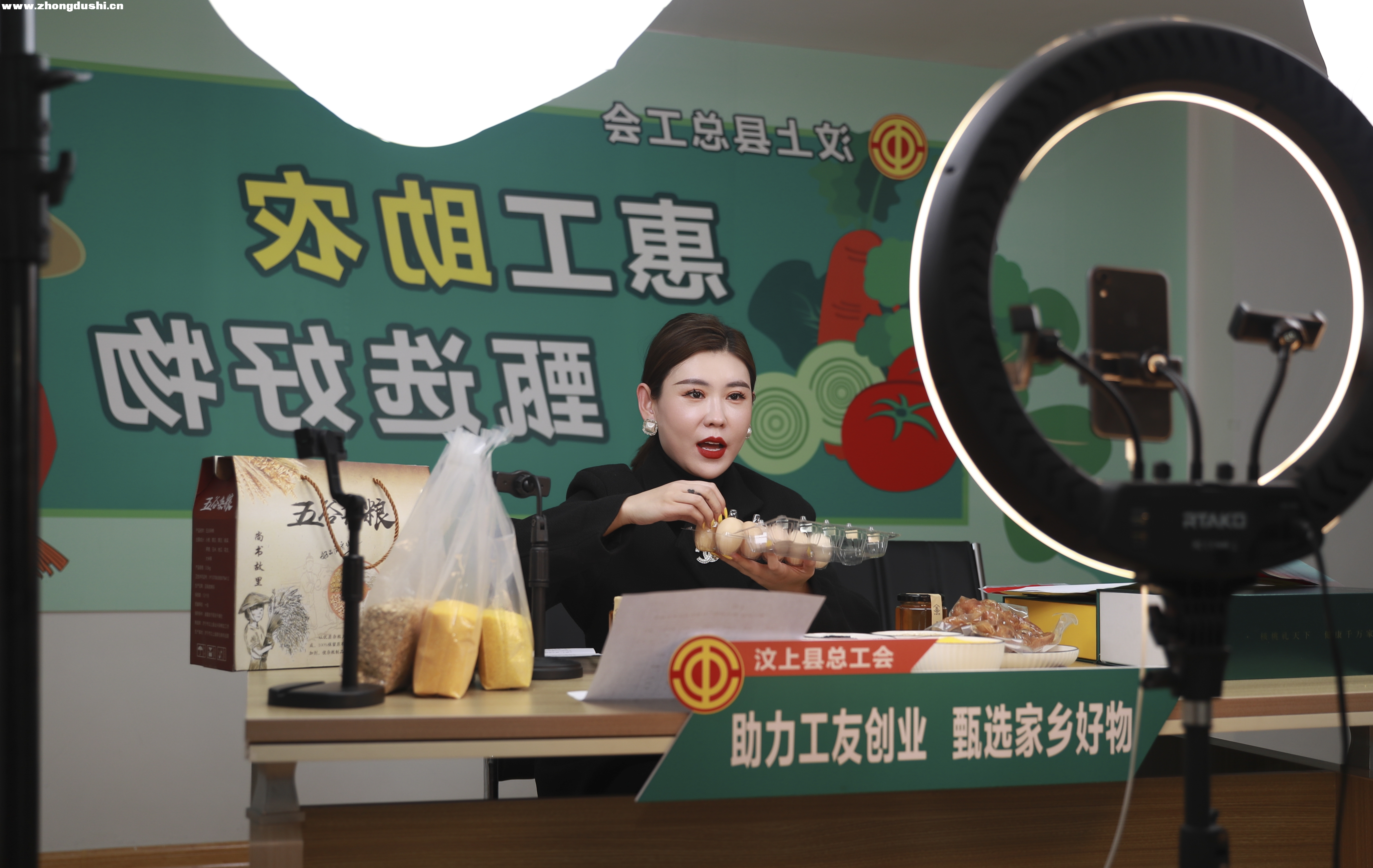 AT5I1097 拷贝 2.jpg